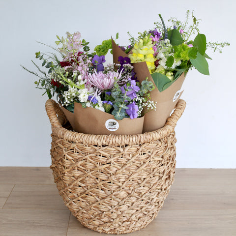 First Roots Farm in Oconomowoc, WI, is a flower farm setting with vibrant seasonal blooms. Conveniently located near Milwaukee, Wauwatosa, West Allis, Brookfield, Waukesha, Pewaukee, Hartland, Delafield, Sussex, Menomonee Falls, Cedarburg, and Waukesha.